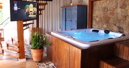 Terras da Serra Refuge - Pico do Selado Suite, for families, with mezzanine and spa