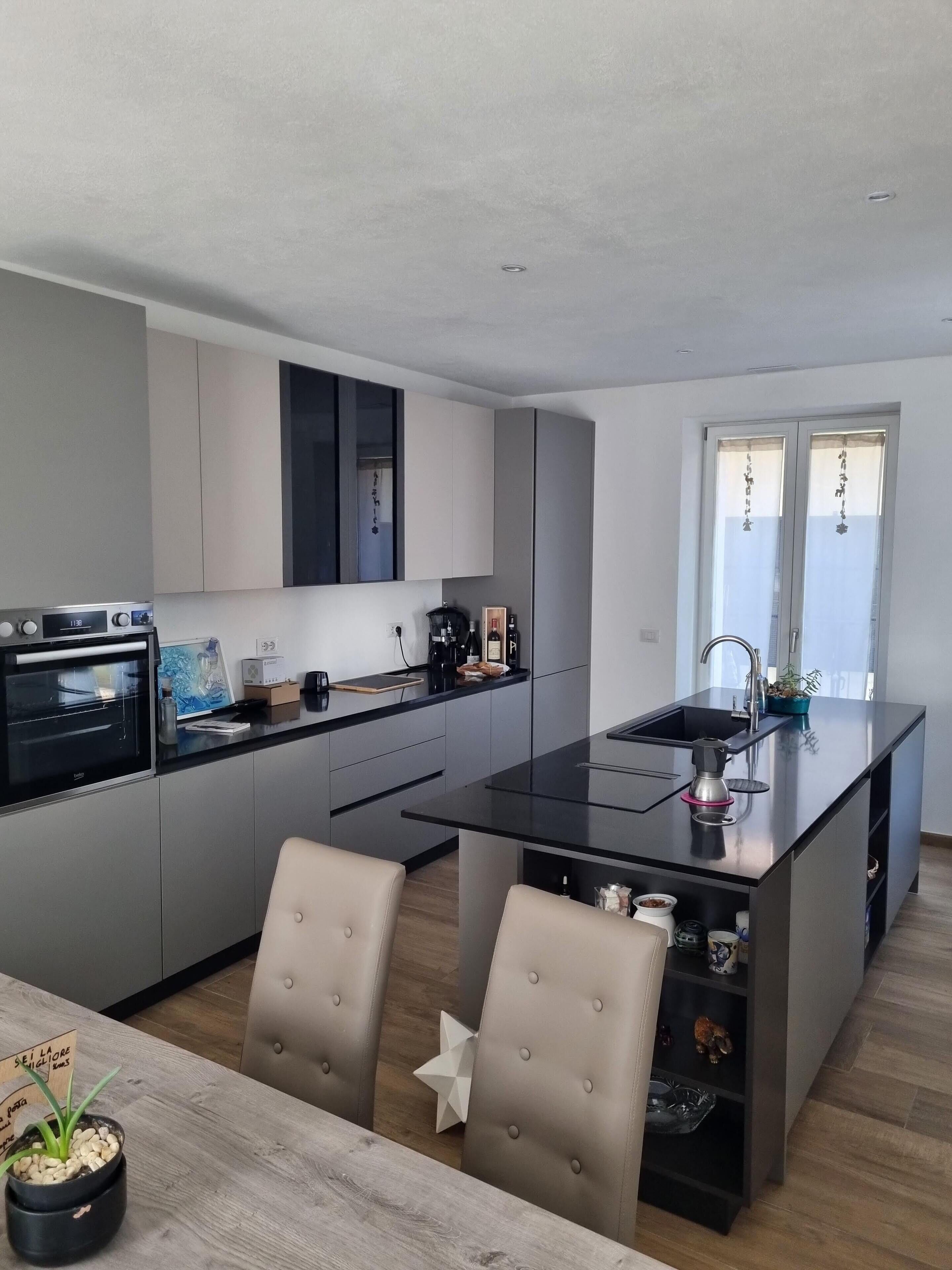 Micro-ondes, four, plaque de cuisson, lave-vaisselle