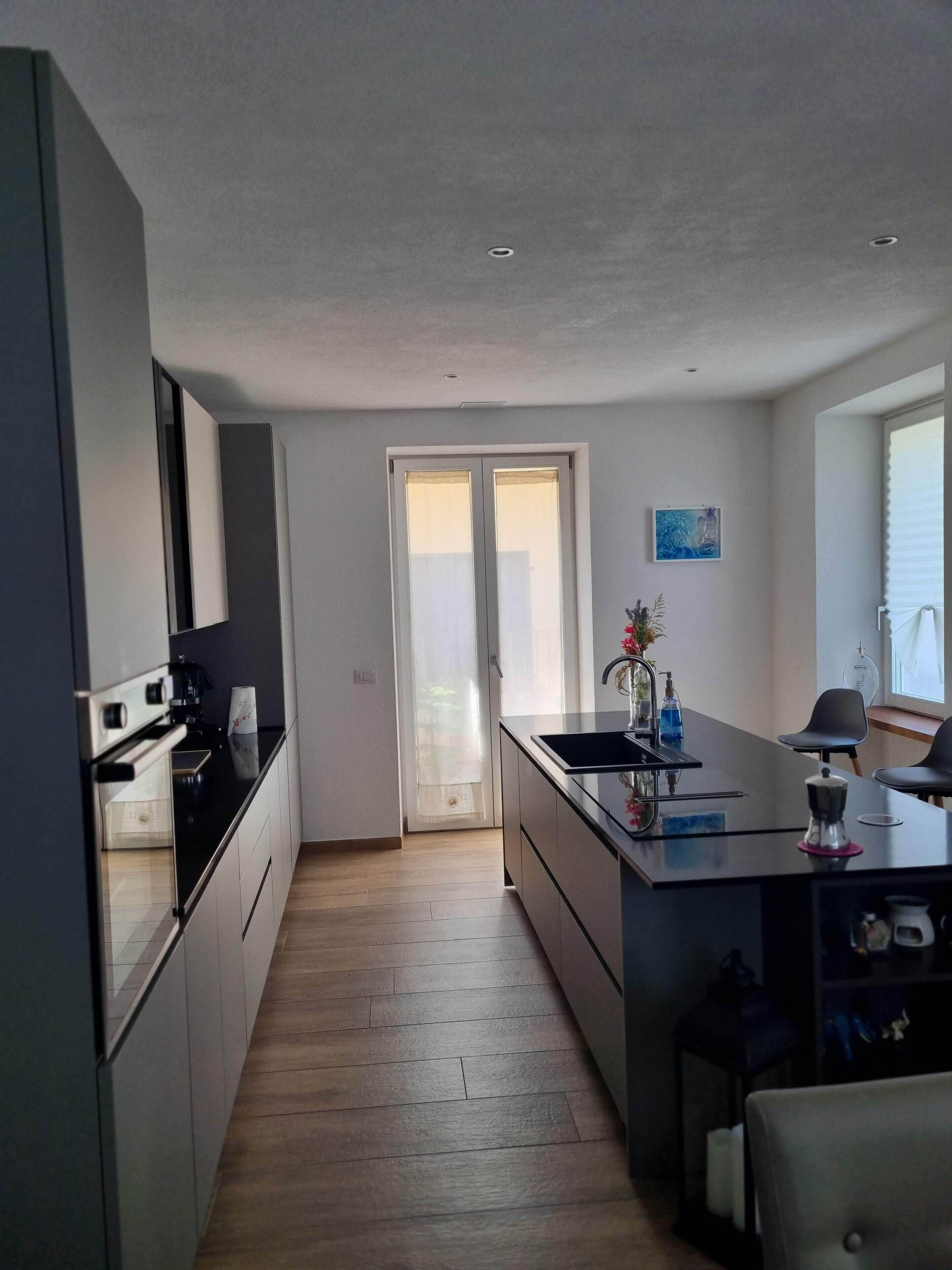 Micro-ondes, four, plaque de cuisson, lave-vaisselle