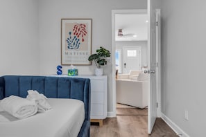 2 slaapkamers, een strijkplank/strijkijzer, gratis wifi, beddengoed