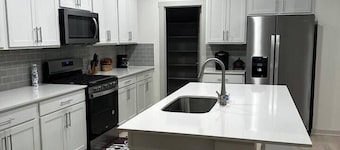 Comfy house close to Tanger outlets