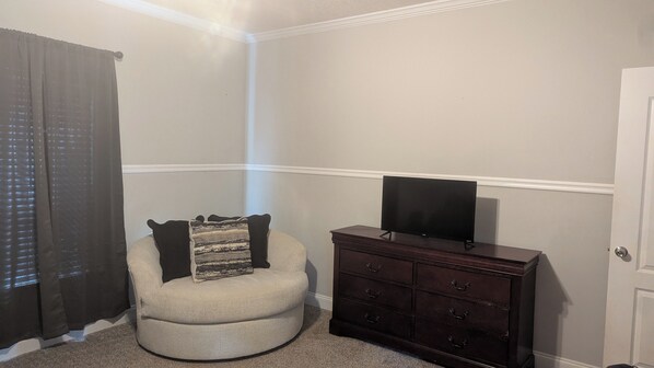 Smart TV, fireplace, video games