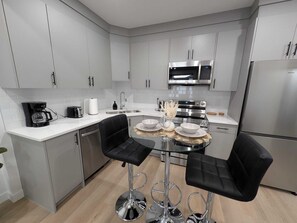 Mikrowelle, Ofen, Herdplatte, Geschirrspüler