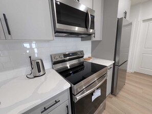 Micro-ondas, fogão, cooktop, lava-louças