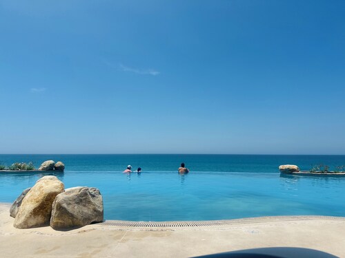 Stylish 1BR at Villa La Valencia – Beachfront Luxury in San Jose del Cabo