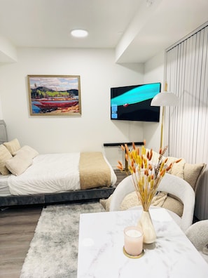1 habitación, tabla de planchar con plancha, wifi y ropa de cama