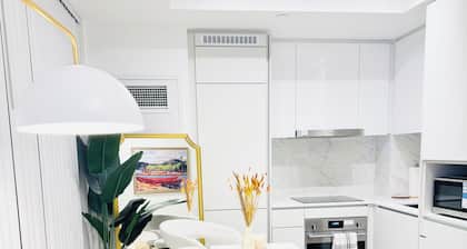 Chic 1-bedroom apartment in Vaughan with Free Parking + 15 mins close to Airport