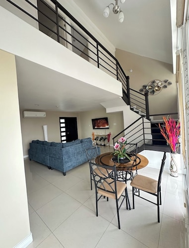 Charming 2-bedroom apartment with WiFi and AC in St Andrews Parish