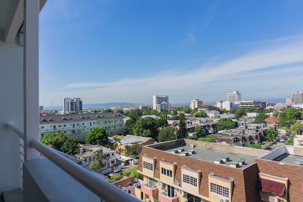 Property grounds - Charming 2-bedroom apartment with WiFi and AC in St Andrews Parish (St Andrews Parish)