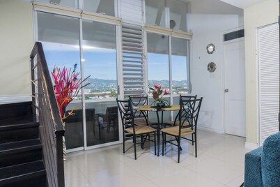 Charming 2-bedroom apartment with WiFi and AC in St Andrews Parish