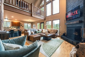 Smart TV, fireplace