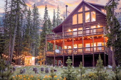 Mountain Retreat w/ Stargazing Net + Outdoor Adventure! Skiing, Rafting & Trails