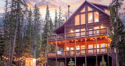 Mountain Retreat w/ Stargazing Net + Outdoor Adventure! Skiing, Rafting & Trails
