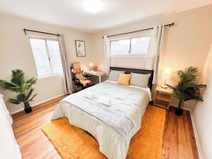 4 bedrooms, desk, free WiFi, bed sheets - Spacious Los Gatos 4BR Retreat w/ Pool Near Silicon Valley (Los Gatos)
