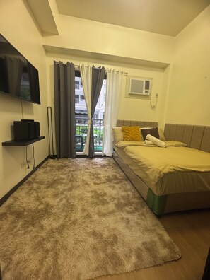 1 dormitorio, tabla de planchar con plancha, wifi y ropa de cama