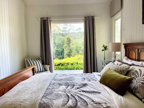 2 bedrooms, free WiFi, bed sheets - Blue Fig Cottage at Nightcap Ridge in the Byron Bay Hinterland. (Dorroughby)