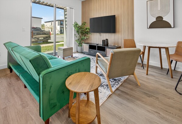 Smart TV, table football, stereo