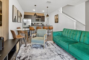 Smart TV, table football, stereo - 3231 ED - The Hub Modern 3BR (Kissimmee)