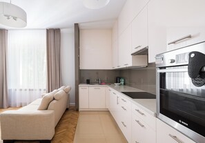 Kühlschrank, Ofen, Herdplatte, Geschirrspüler