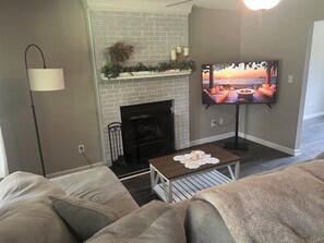 Smart TV, fireplace