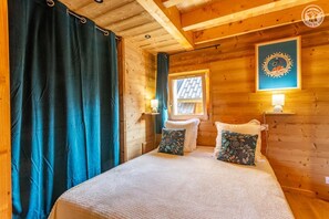 4 chambres, fer et planche à repasser, lit parapluie, Wi-Fi gratuit