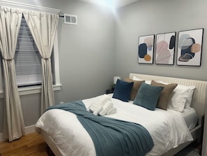 3 chambres, fer et planche à repasser, Wi-Fi, draps fournis