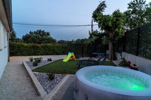 Outdoor spa tub - House Paola (Istria - Marcana) (Marcana)