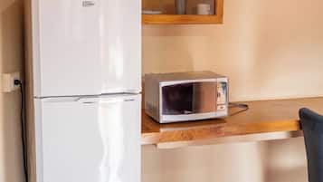 Suite junior, vista al patio | Escritorio, espacio para trabajar con laptop y wifi gratis