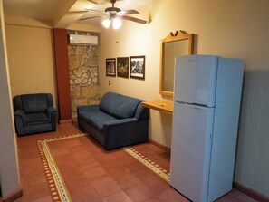 Desk, laptop workspace, free WiFi