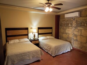 Standard Twin Room, Courtyard View | Desk, laptop workspace, free WiFi - Hotel Zapata Linares (Linares)