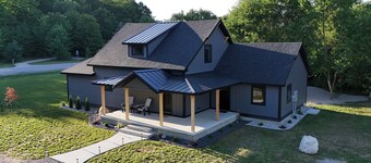 The Farmhouse at Rustic Ridge
