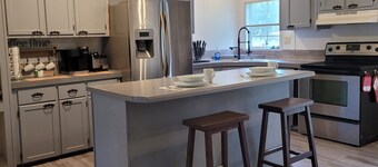 Comfortable Charming Ranch Getaway 4BR 3BA
