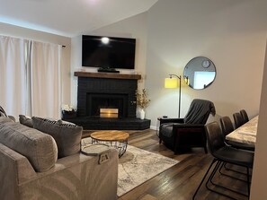 Living area - Cape Escape on Lake Livingston - Cape Royale (Coldspring)