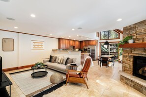 Smart TV, fireplace, stereo