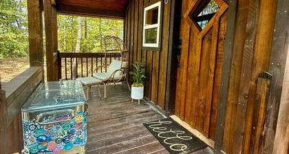 Adventurer’s Nook | Tiny Home w/ Hot Tub & Firepit