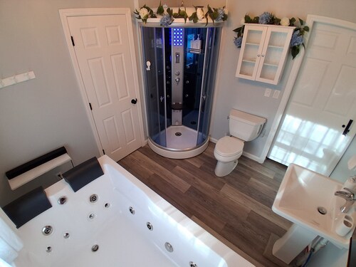 By Summersville Lake • 2BR • Jetted Tub + Sauna