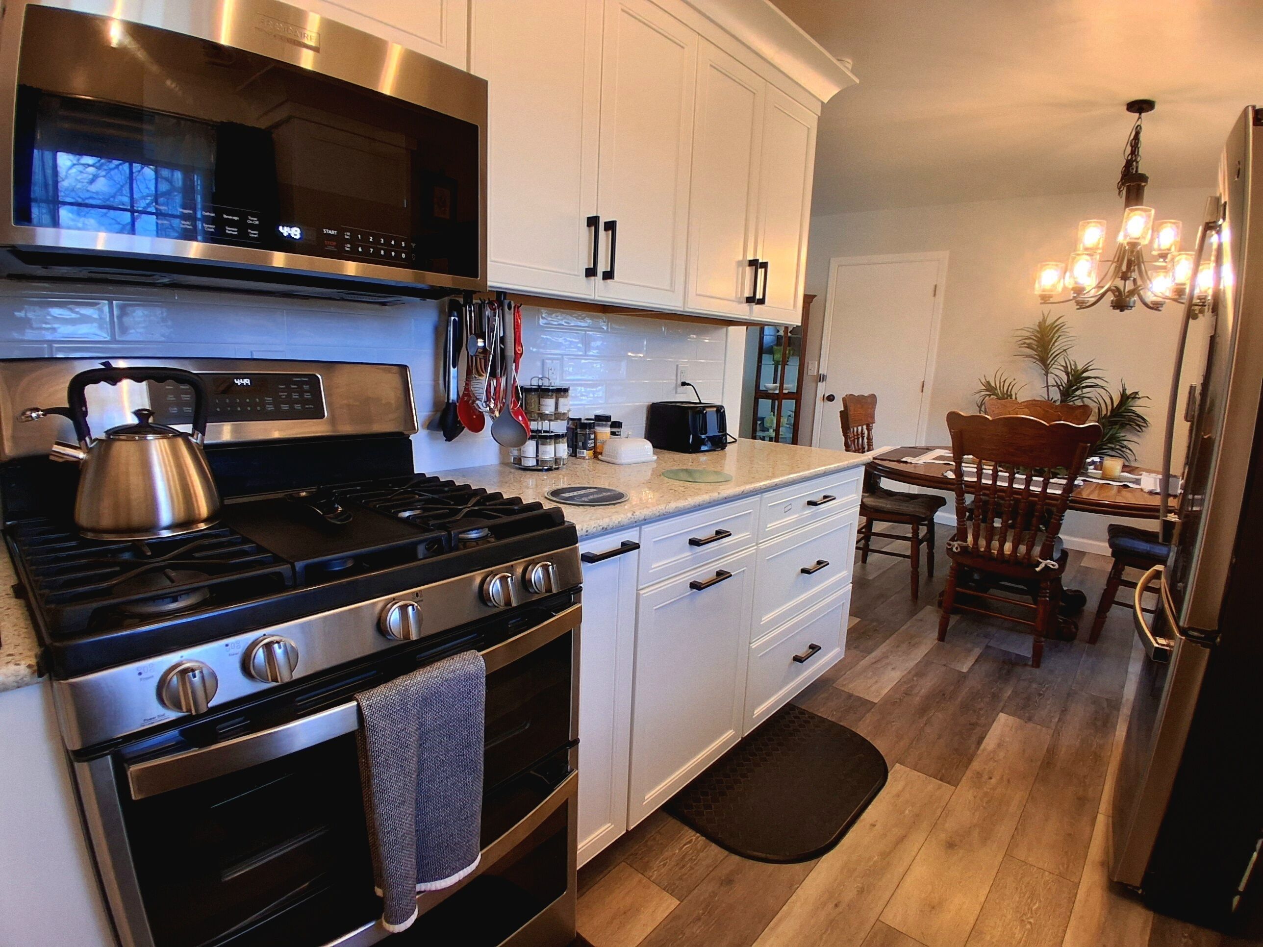 Refrigerador, microondas, horno, placa de cocina