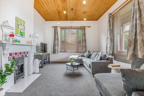 TV - Bendigo Signature Accommodation on Vine, Bendigo Signature Accommodation on Vine (Bendigo)