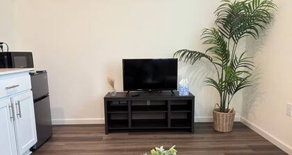 The Sequoia Nook – Clean, Cozy & Minutes from Downtown Visalia