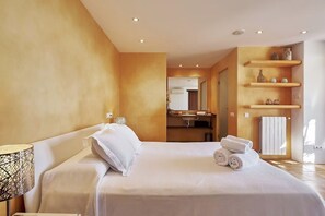 5 dormitoris, planxa i posts de planxar i wifi 