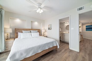 3 bedrooms, iron/ironing board, free WiFi, bed sheets - CONDO ON THE LAGOON, OUTDOOR POOL (Gulf Shores)