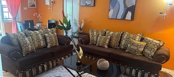 Relaxed Comfort in the Heart of Brown’s Town in a lovely 3-bdrm bungalow w/ WiFi