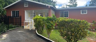 Relaxed Comfort in the Heart of Brown’s Town in a lovely 3-bdrm bungalow w/ WiFi