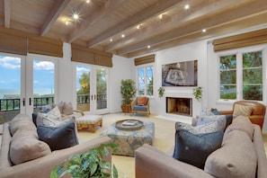Smart TV, fireplace, books, stereo