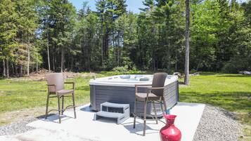 Tina de hidromasaje al aire libre