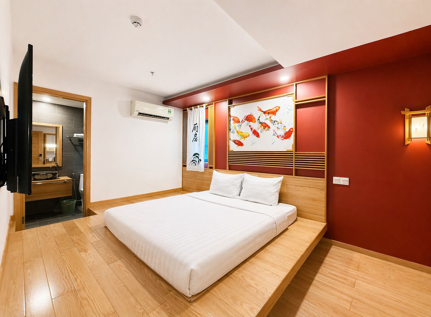 Premium bedding, pillow-top beds, minibar, in-room safe