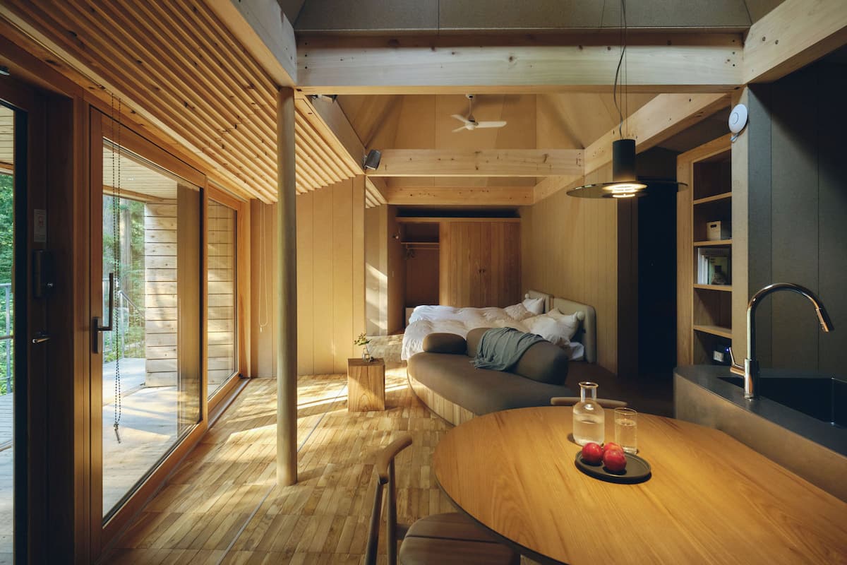 Skrivebord, wi-fi (inkludert) og sengetøy