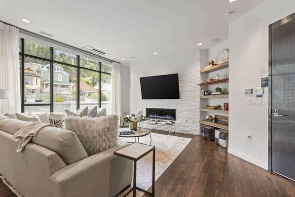 Smart TV, fireplace, offices