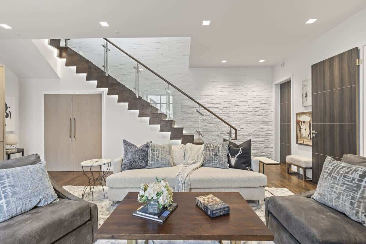 Smart TV, fireplace, offices