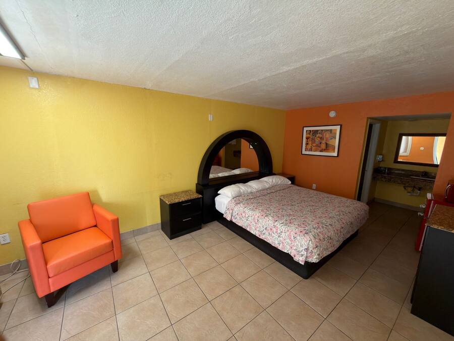 Comfort Room, 1 King Bed, Non Smoking